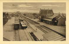 11896 Gezicht op het station van de H.IJ.S.M. (Hollandsche IJzeren Spoorweg-Maatschappij) te Rhenen.